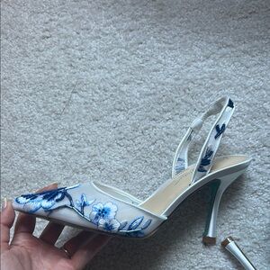 Elegant White Floral Embroidered Heels